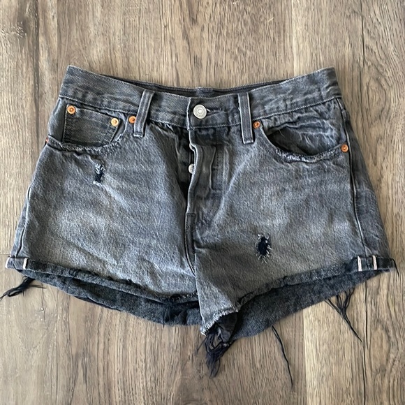 Levi black red tab jean shorts Sz 26 - Picture 1 of 5